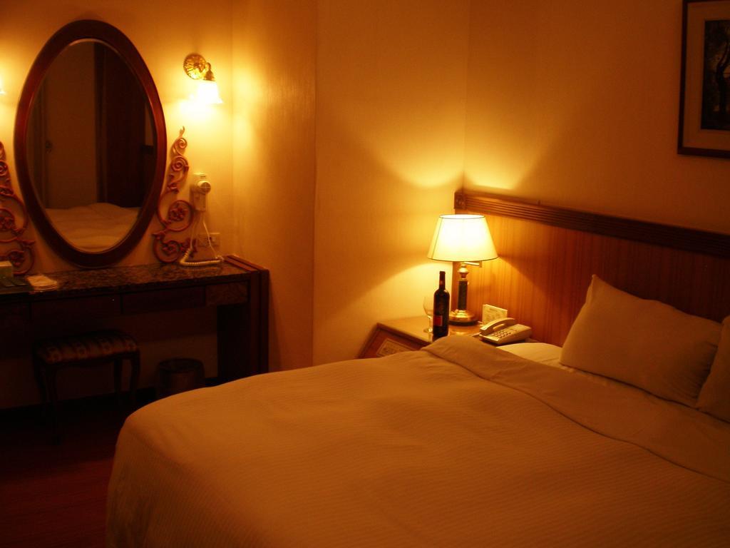 Emperor Hotel Kaohsiung Room photo