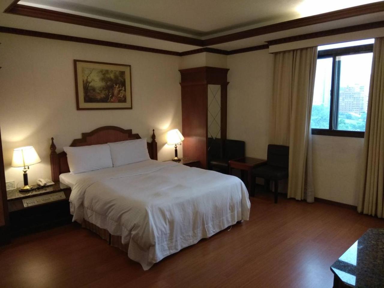 Emperor Hotel Kaohsiung Exterior photo