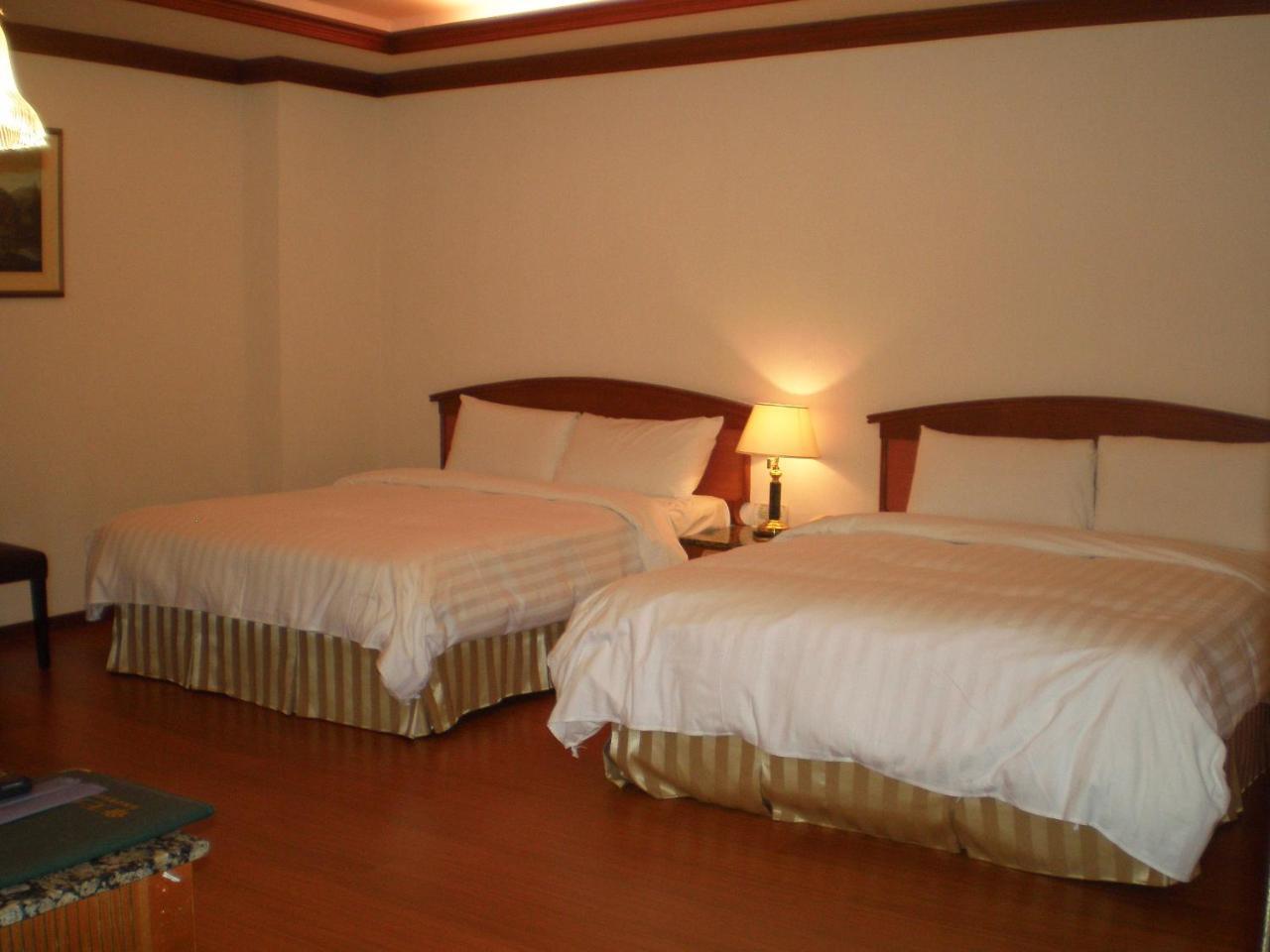 Emperor Hotel Kaohsiung Exterior photo