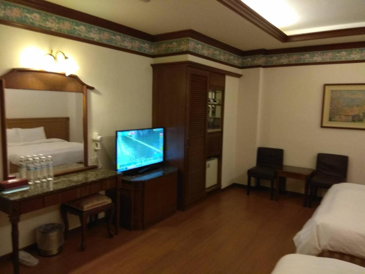 Emperor Hotel Kaohsiung Exterior photo